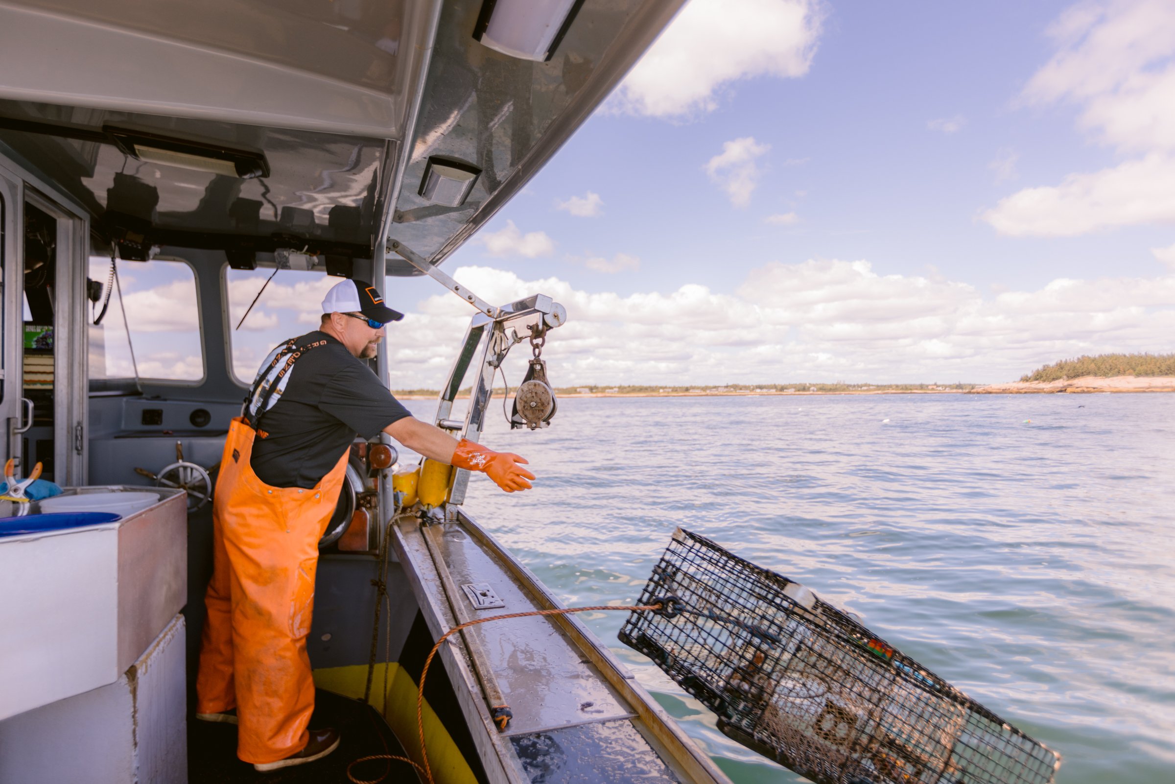 Acadia-National-park-how-to-elope-lobster-boat-tour-maine-MoonRisingPhotography-9527.jpg